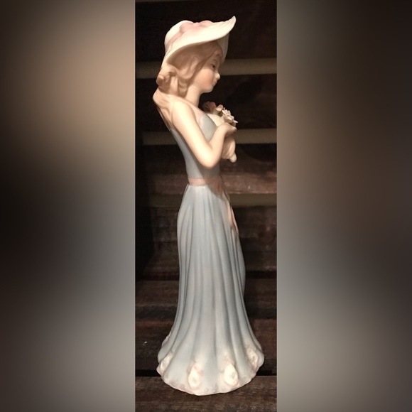 Figurine Gifts by House of Lloyd - Picture 5 of 7